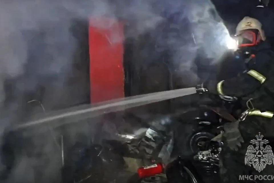 В Миусинске огнеборцы отстояли жилой дом у разбушевавшегося пламени