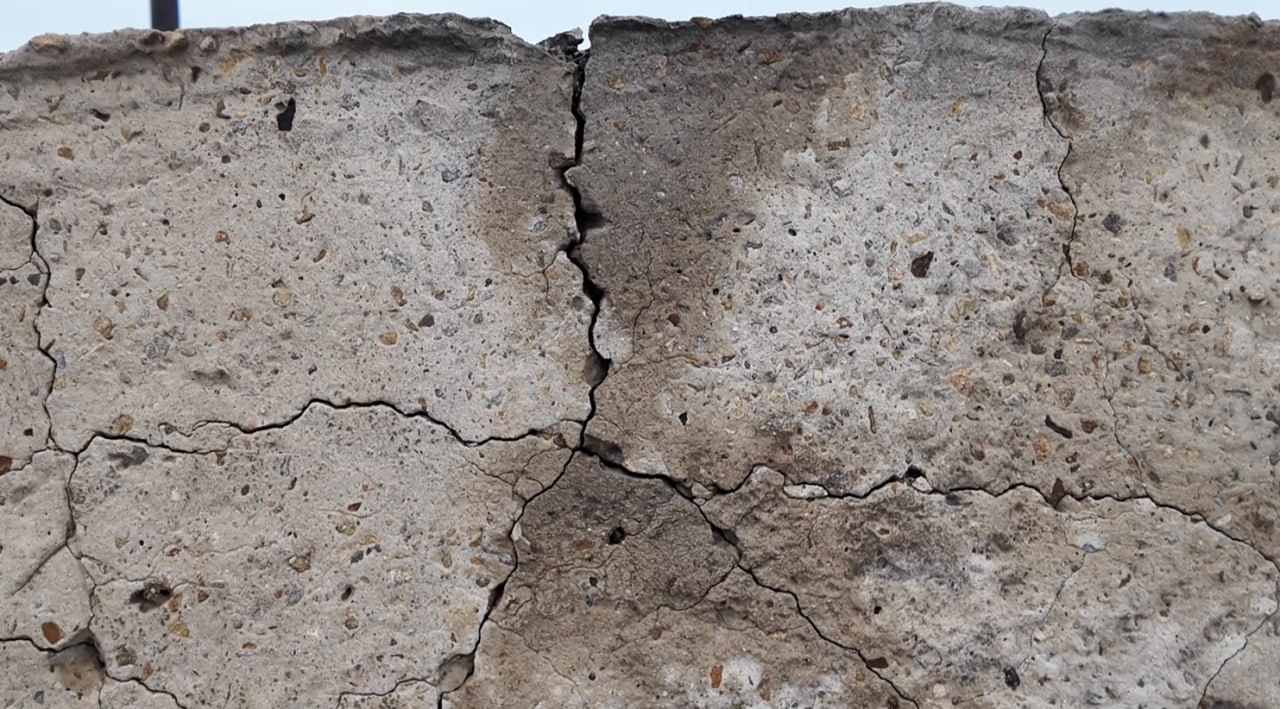 Специалисты СК «СТИЛЛ» продолжают работать на Лютикова, 27. Здесь идёт капитальный ремонт кровли