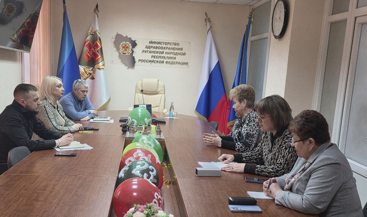 Ольга Бас: По моей инициативе прошло рабочее совещание с министром здравоохранения ЛНР Наталией Пащенко, ее заместителями, а также с главврачами Луганского республиканского клинического онкодиспансера Ольгой Рябцевой и...