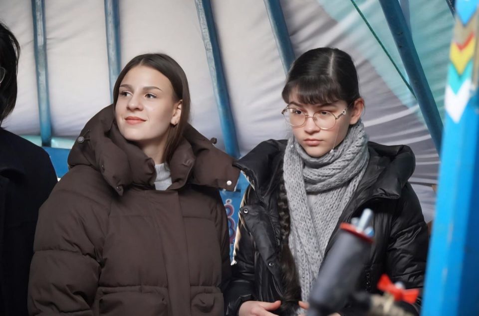 Студенты Антрацитовского медколледжа во время пребывания в Калмыкии посетили Дом молодежи им. Б.Б. Городовикова Студенты Антрацитовского медколледжа во время пребывания в Калмыкии посетили Дом молодежи им. Б.Б. Городовикова