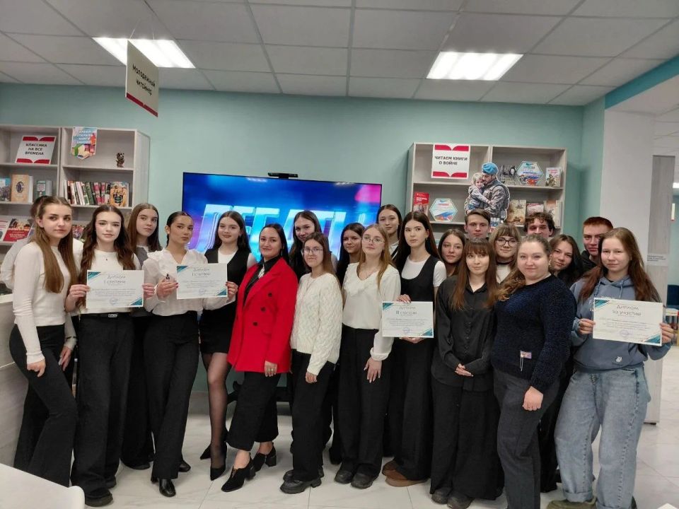 25 февраля в центральной библиотеке им. Г. Сковороды состоялись оживленные дебаты на тему "Должен ли каждый молодой человек пройти школу волонтерства, станет ли это обязательным этапом взросления?" 25 февраля в центральной библиотеке им. Г. Сковороды состоялись оживленные дебаты на тему "Должен ли каждый молодой человек пройти школу волонтерства, станет ли это обязательным этапом взросления?"