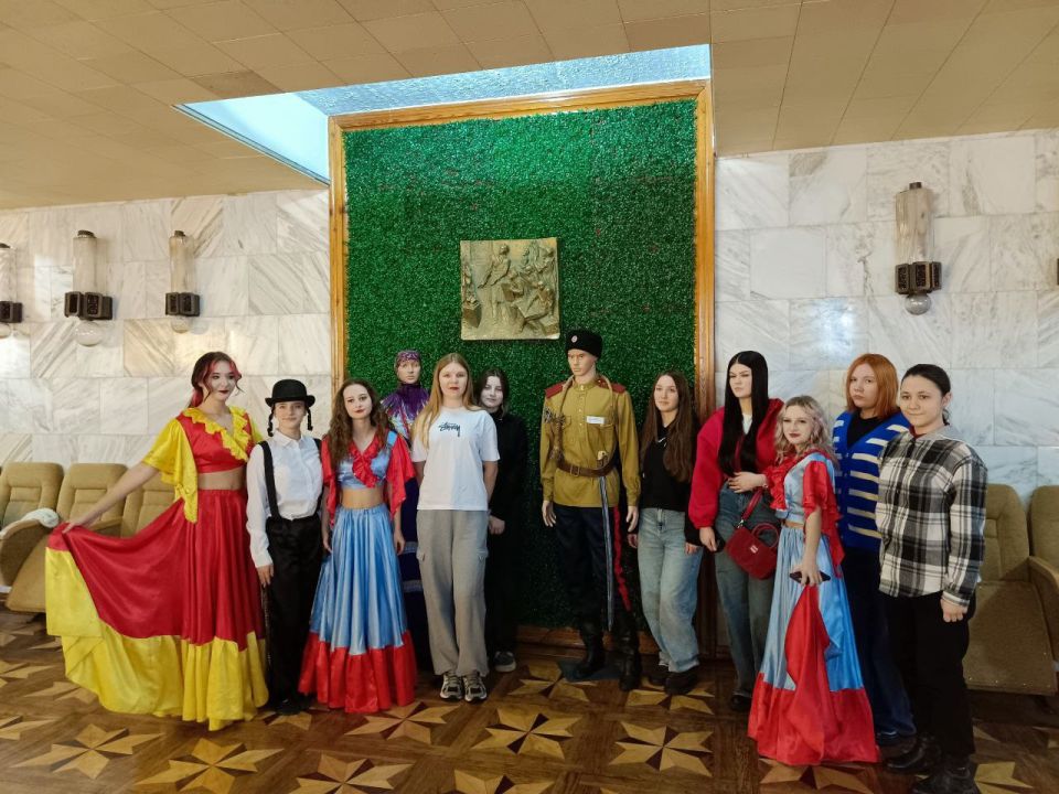 Сегодня в ДК им. Горького состоялось торжественное открытие Года единства народов России Сегодня в ДК им. Горького состоялось торжественное открытие Года единства народов России