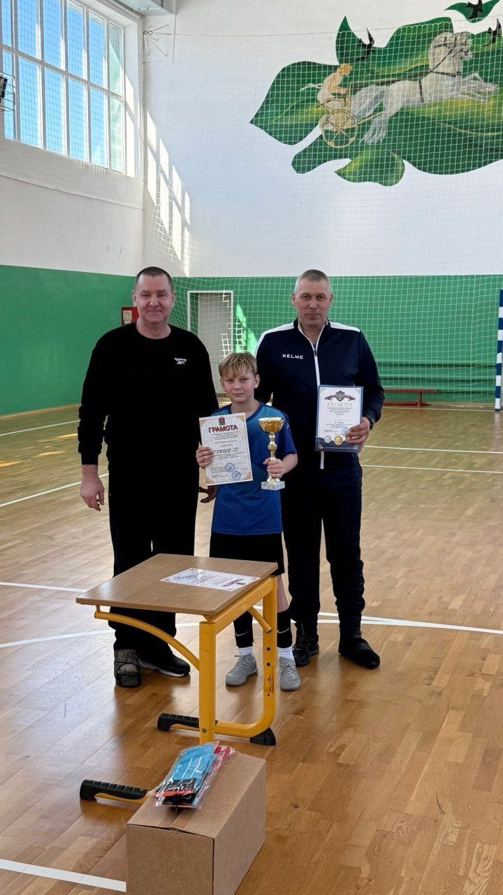 В Лутугинской спортивной школе прошёл турнир по минифутболу В Лутугинской спортивной школе прошёл турнир по минифутболу