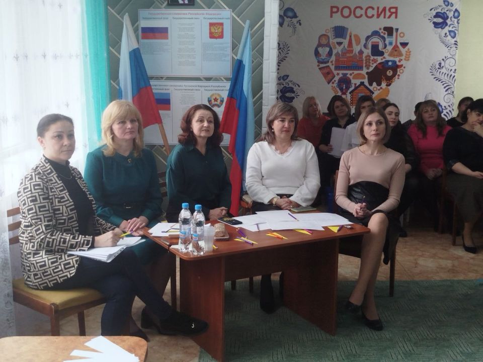 25.02.2026 на базе Ровеньковского ясли-сада «Ивушка» состоялось торжественное открытие муниципального этапа Всероссийского конкурса профессионального мастерства «Воспитатель года России» 2026 года и проведение первого... 25.02.2026 на базе Ровеньковского ясли-сада «Ивушка» состоялось торжественное открытие муниципального этапа Всероссийского конкурса профессионального мастерства «Воспитатель года России» 2026 года и проведение первого...