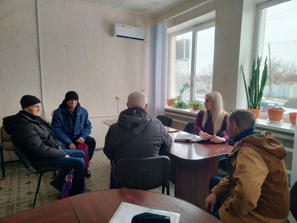Специалисты центра социальной защиты населения провели выездной прием Специалисты центра социальной защиты населения провели выездной прием