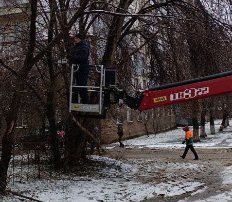 Коммунальными службами проведены работы на территории города Коммунальными службами проведены работы на территории города