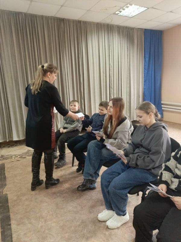 В Весёлотарасовском сельском клубе состоялся квиз к Году единства народов России «Знатоки России: Культура Народов» В Весёлотарасовском сельском клубе состоялся квиз к Году единства народов России «Знатоки России: Культура Народов»