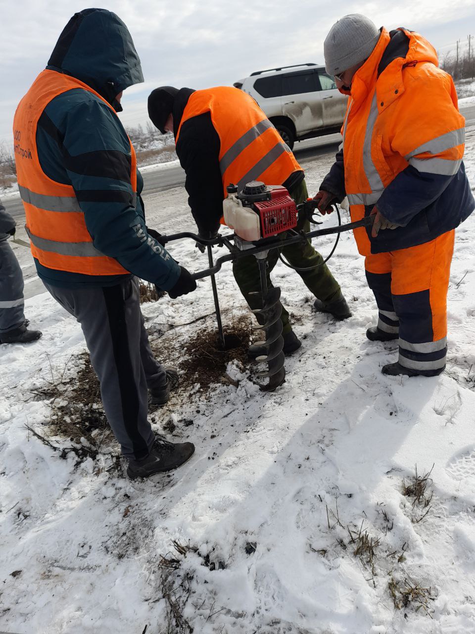 Специалисты подрядной организации провели работы по восстановлению дорожных знаков на автодорогах республики Специалисты подрядной организации провели работы по восстановлению дорожных знаков на автодорогах республики
