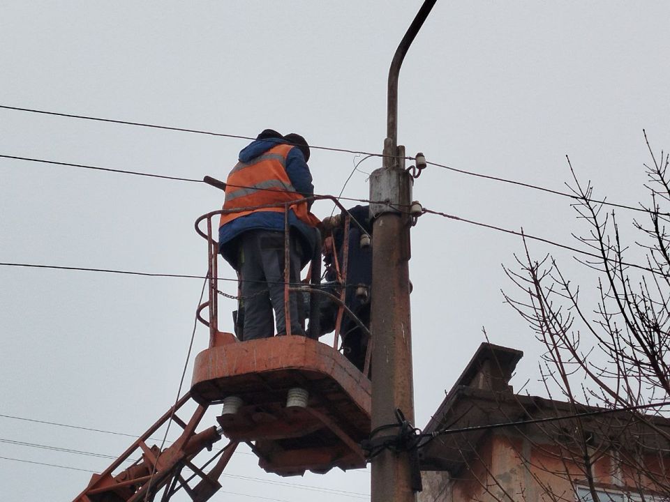 Коммунальными службами проведены работы на территории города Коммунальными службами проведены работы на территории города