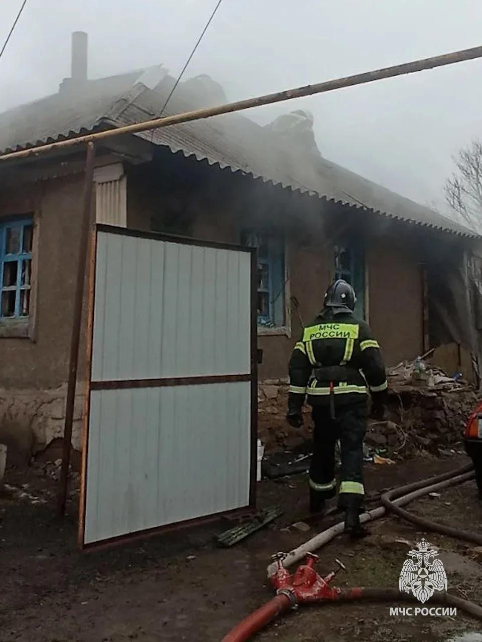 Спасатели МЧС России ликвидировали пожар в частном доме в Лутугинском муниципальном округе Спасатели МЧС России ликвидировали пожар в частном доме в Лутугинском муниципальном округе