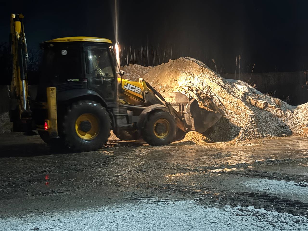 Сергей Козенко: С раннего утра на городские маршруты Краснодонского муниципального округа вышли бригады МУП «Дорожно-эксплуатационное управление» Сергей Козенко: С раннего утра на городские маршруты Краснодонского муниципального округа вышли бригады МУП «Дорожно-эксплуатационное управление»