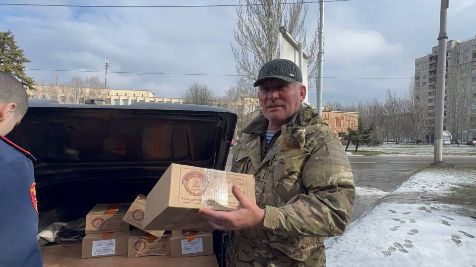 Пряничные гостинцы для луганских кадет передали из Тулы Пряничные гостинцы для луганских кадет передали из Тулы