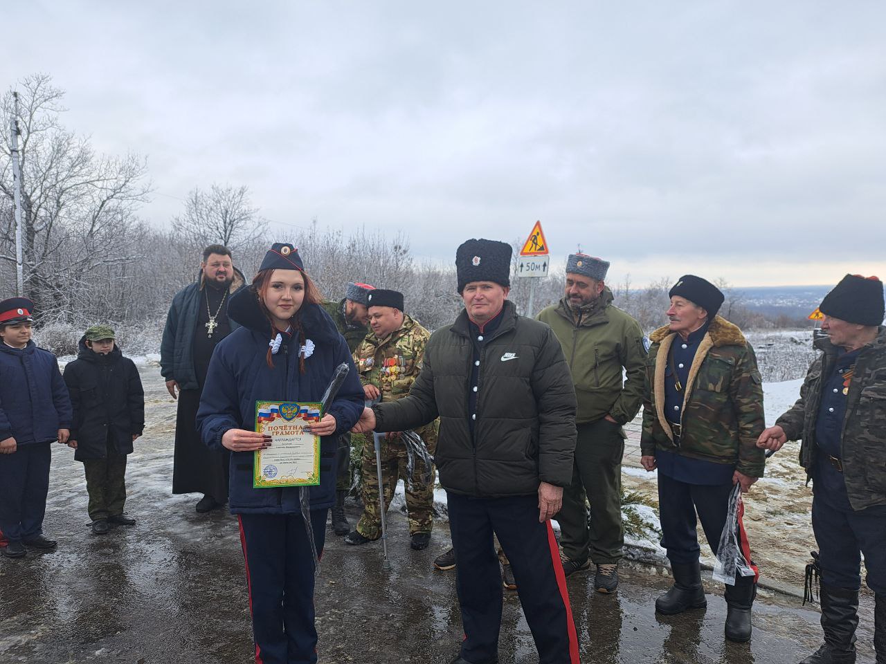 Сегодня, 26 февраля, в памятную годовщину освобождения Станицы Луганской от украинских националистов, особую миссию выполнили юные патриоты Сегодня, 26 февраля, в памятную годовщину освобождения Станицы Луганской от украинских националистов, особую миссию выполнили юные патриоты