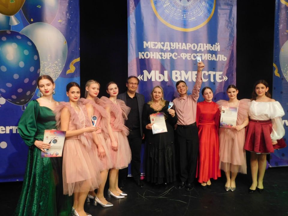 Наши — снова лучшие! Стахановские вокалисты покорили Ростов-на-Дону Наши — снова лучшие! Стахановские вокалисты покорили Ростов-на-Дону