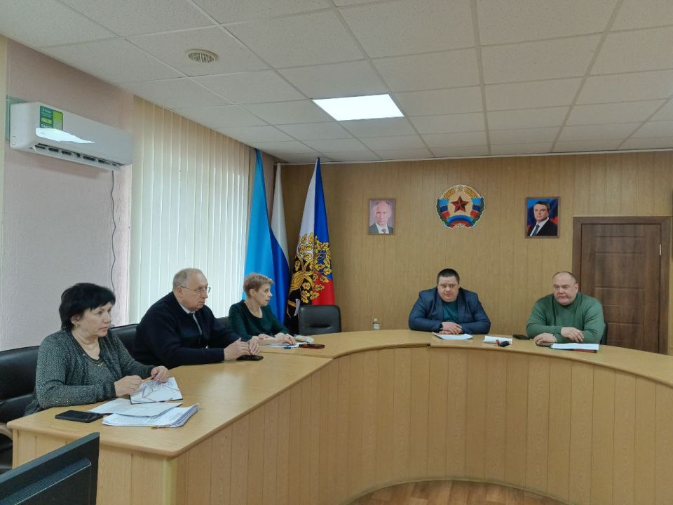 Сегодня в городском округе город Ровеньки состоялось аппаратное совещание под председательством Главы городского округа Андрея Рубанцова, посвященное одному из самых острых и социально значимых вопросов – оказанию... Сегодня в городском округе город Ровеньки состоялось аппаратное совещание под председательством Главы городского округа Андрея Рубанцова, посвященное одному из самых острых и социально значимых вопросов – оказанию...