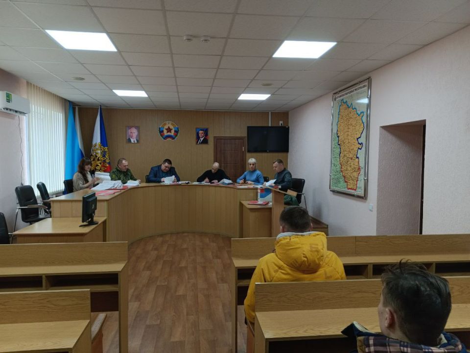 Сегодня Глава городского округа муниципальное образование городской округ город Ровеньки Луганской Народной Республики Андрей Викторович Рубанцов провел заседание призывной комиссии, которое состоялось в Администрации... Сегодня Глава городского округа муниципальное образование городской округ город Ровеньки Луганской Народной Республики Андрей Викторович Рубанцов провел заседание призывной комиссии, которое состоялось в Администрации...