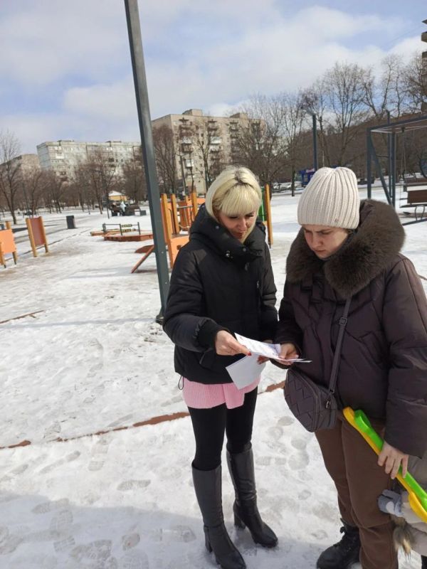 Родительский патруль Ровеньковской школы №3 провел очередной рейд, посвящённый безопасности во дворах Родительский патруль Ровеньковской школы №3 провел очередной рейд, посвящённый безопасности во дворах