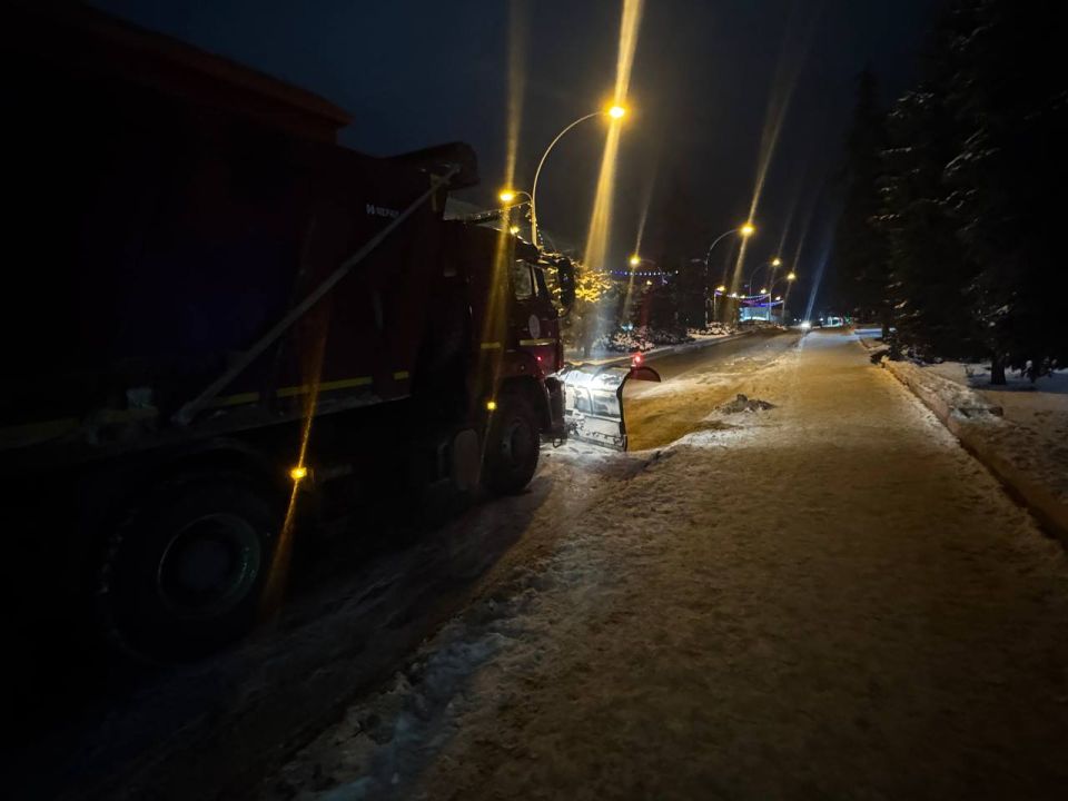 Сергей Козенко: С раннего утра на городские маршруты Краснодонского муниципального округа вышли бригады МУП «Дорожно-эксплуатационное управление» Сергей Козенко: С раннего утра на городские маршруты Краснодонского муниципального округа вышли бригады МУП «Дорожно-эксплуатационное управление»