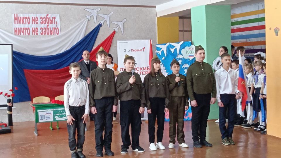 В ГБОУ ЛНР «Веселовская СШ» торжественно открыта Парта Героя Советского Союза Петра Макаровича Сыкало — в память о земляке, проявившем мужество и героизм в годы Великой Отечественной войны В ГБОУ ЛНР «Веселовская СШ» торжественно открыта Парта Героя Советского Союза Петра Макаровича Сыкало — в память о земляке, проявившем мужество и героизм в годы Великой Отечественной войны