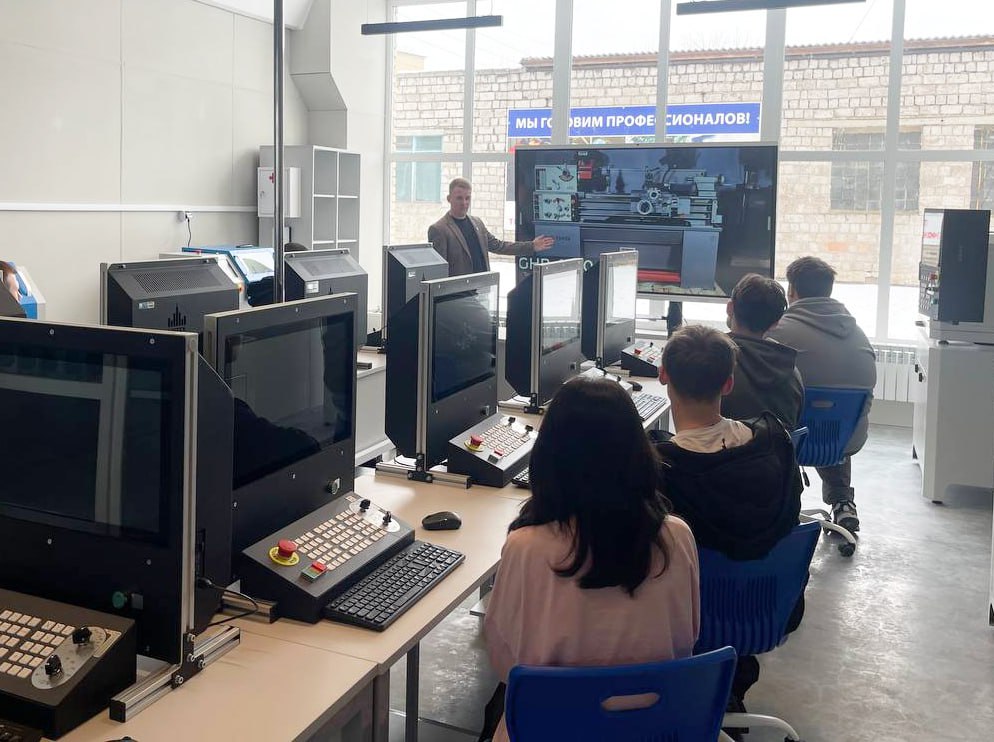 Стахановский «Профессионалитет» в деле: как в ЛНР идет подготовка кадров для промышленности Стахановский «Профессионалитет» в деле: как в ЛНР идет подготовка кадров для промышленности