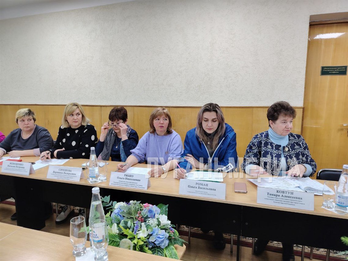 Стахановские единороссы встретились с семьями погибших участников СВО Стахановские единороссы встретились с семьями погибших участников СВО