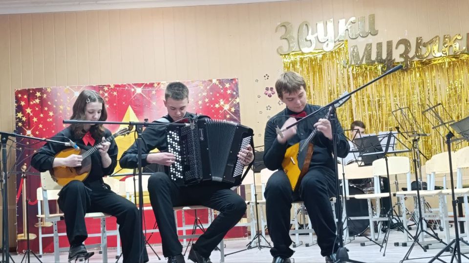 В Красном Луче прошел концерт талантов из Академии Матусовского В Красном Луче прошел концерт талантов из Академии Матусовского