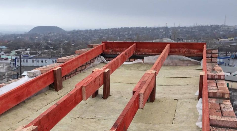 Продолжаются подготовительные работы, направленные на установку нового лифтового оборудования Продолжаются подготовительные работы, направленные на установку нового лифтового оборудования