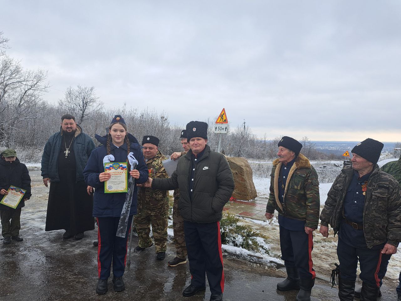 Сегодня, 26 февраля, в памятную годовщину освобождения Станицы Луганской от украинских националистов, особую миссию выполнили юные патриоты Сегодня, 26 февраля, в памятную годовщину освобождения Станицы Луганской от украинских националистов, особую миссию выполнили юные патриоты