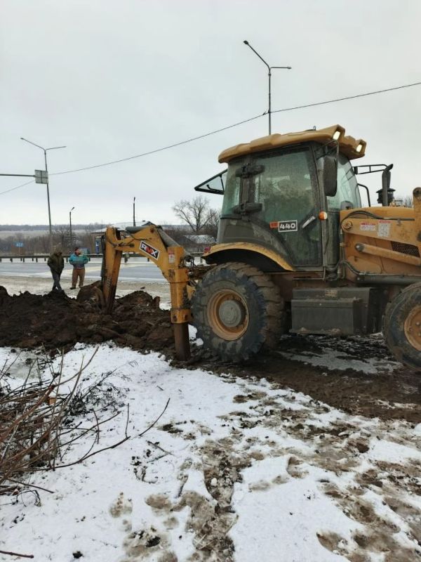 В поселке Металлист расчистили трубу для стока талых вод по обращению жителей В поселке Металлист расчистили трубу для стока талых вод по обращению жителей