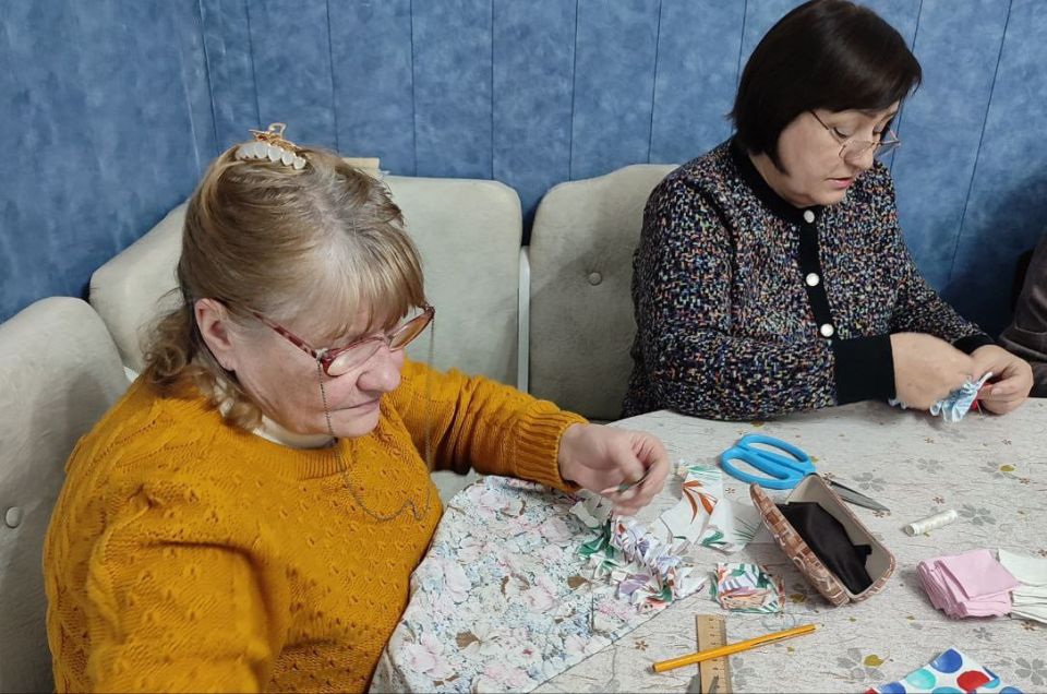В Красном Луче прошёл мастер-класс по старинной технике шитья «Ляпочиха» В Красном Луче прошёл мастер-класс по старинной технике шитья «Ляпочиха»