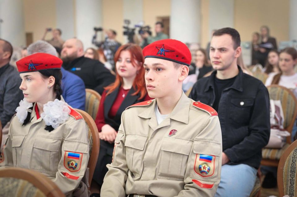 Цикл культурных и просветительских мероприятий, посвященных 225-летию со дня рождения писателя, этнографа и лексикографа Владимира Даля, начался в ЛНР, старт празднованию дал Глава Республики Леонид Пасечник Цикл культурных и просветительских мероприятий, посвященных 225-летию со дня рождения писателя, этнографа и лексикографа Владимира Даля, начался в ЛНР, старт празднованию дал Глава Республики Леонид Пасечник