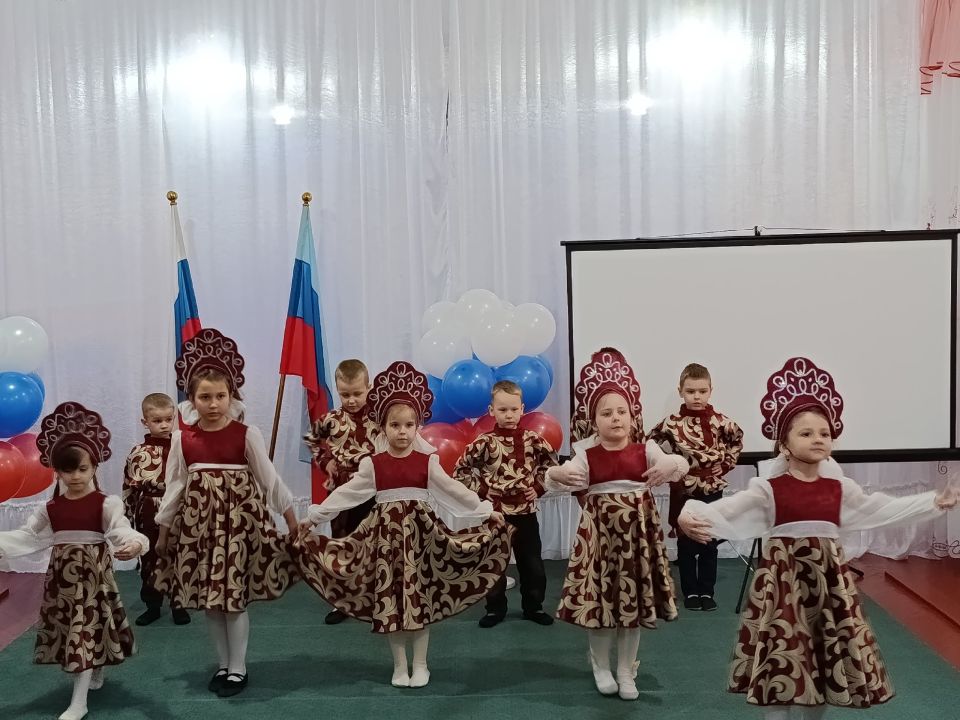 В детских садах "Радуга", "Колокольчик" состоялись открытия Года единства народов России В детских садах "Радуга", "Колокольчик" состоялись открытия Года единства народов России