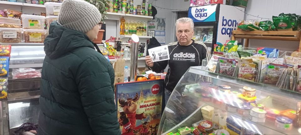 Межведомственный рейд.. 26 февраля в пгт Пролетарский прошёл межведомственный рейд, призванный защитить подростков от пагубного влияния алкоголя и табака. Специалисты отдела культуры, спорта и молодёжной политики, ОМВД... Межведомственный рейд.. 26 февраля в пгт Пролетарский прошёл межведомственный рейд, призванный защитить подростков от пагубного влияния алкоголя и табака. Специалисты отдела культуры, спорта и молодёжной политики, ОМВД...