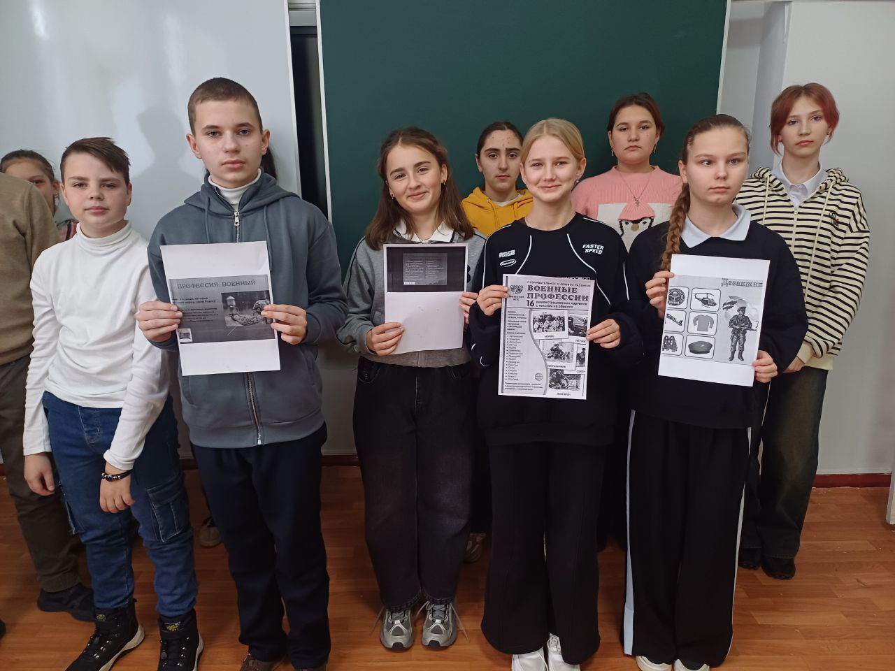 Учащиеся из Стаханова узнали больше о военных профессиях