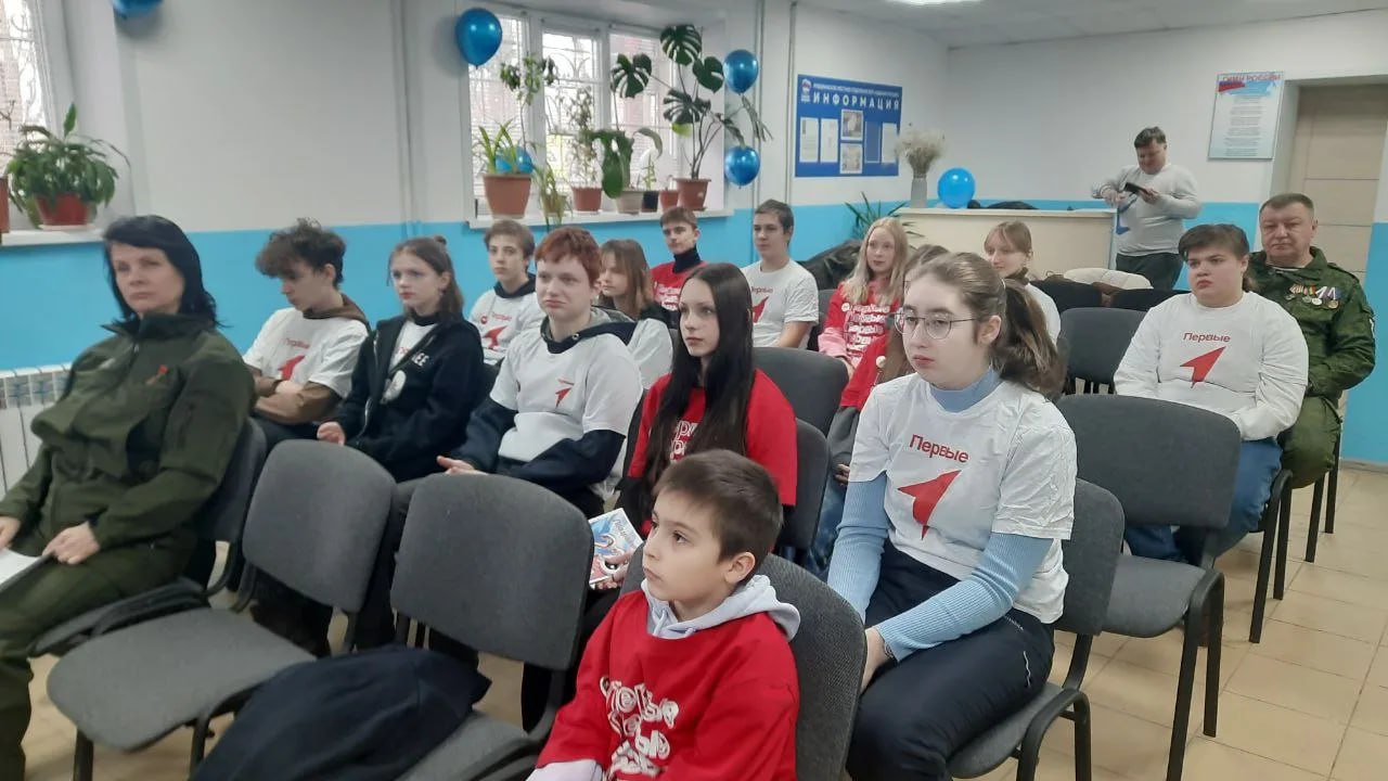 В помещении Рубежанского местного отделения ВПП «Единая Россия» состоялся просмотр художественного кинофильма патриотической направленности, посвященного подвигам защитников Отечества, вопросам гражданского долга, служения... В помещении Рубежанского местного отделения ВПП «Единая Россия» состоялся просмотр художественного кинофильма патриотической направленности, посвященного подвигам защитников Отечества, вопросам гражданского долга, служения...