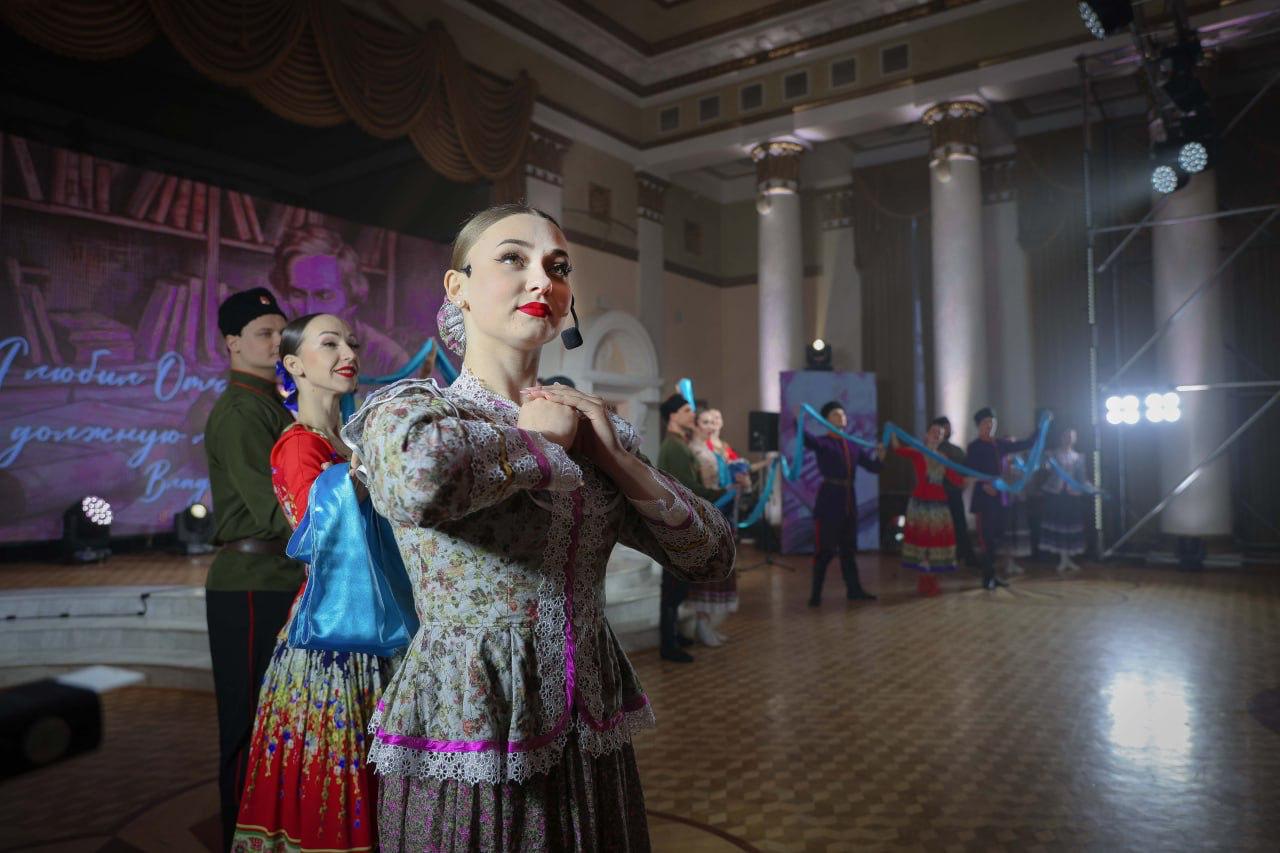 Цикл культурных и просветительских мероприятий, посвященных 225-летию со дня рождения писателя, этнографа и лексикографа Владимира Даля, начался в ЛНР, старт празднованию дал Глава Республики Леонид Пасечник Цикл культурных и просветительских мероприятий, посвященных 225-летию со дня рождения писателя, этнографа и лексикографа Владимира Даля, начался в ЛНР, старт празднованию дал Глава Республики Леонид Пасечник