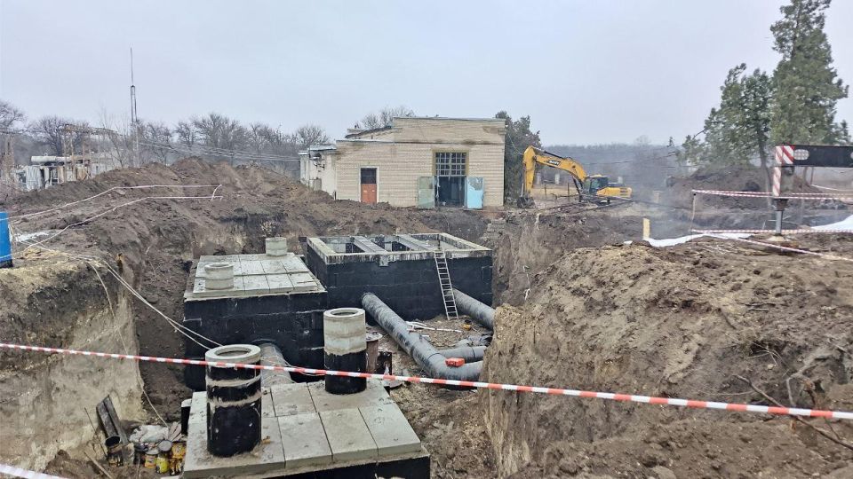 Специалисты вводят в работу новый участок магистрального водовода в Славяносербском округе Специалисты вводят в работу новый участок магистрального водовода в Славяносербском округе
