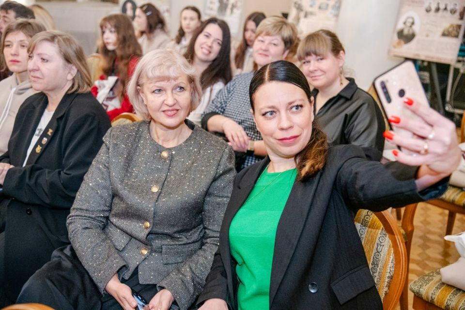 Глава ЛНР торжественно открыл в Луганске цикл мероприятий, посвященных 225-летию Владимира Даля Глава ЛНР торжественно открыл в Луганске цикл мероприятий, посвященных 225-летию Владимира Даля