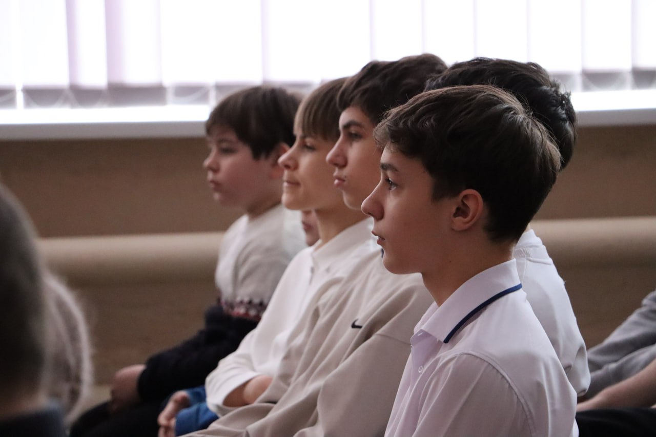 В Стахановской школе увековечили память участника СВО Андрея Степанова В Стахановской школе увековечили память участника СВО Андрея Степанова