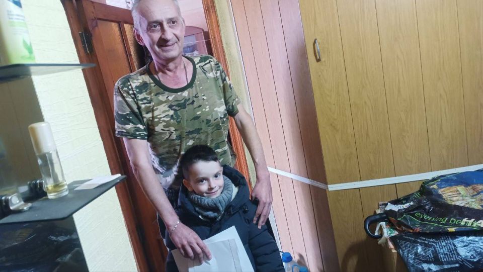 Героев поздравили дома. В день Защитника Отечества навестить участников боевых действий, имеющих ограниченные возможности передвижения, отправились волонтеры ЛДПР и представители молодежного волонтерского движения Героев поздравили дома. В день Защитника Отечества навестить участников боевых действий, имеющих ограниченные возможности передвижения, отправились волонтеры ЛДПР и представители молодежного волонтерского движения