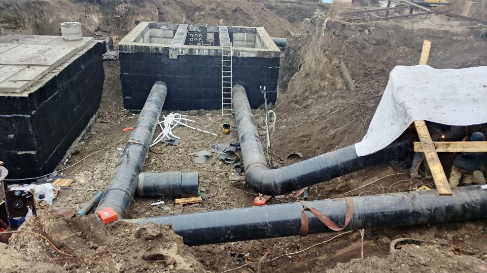 Специалисты вводят в работу новый участок магистрального водовода в Славяносербском округе Специалисты вводят в работу новый участок магистрального водовода в Славяносербском округе