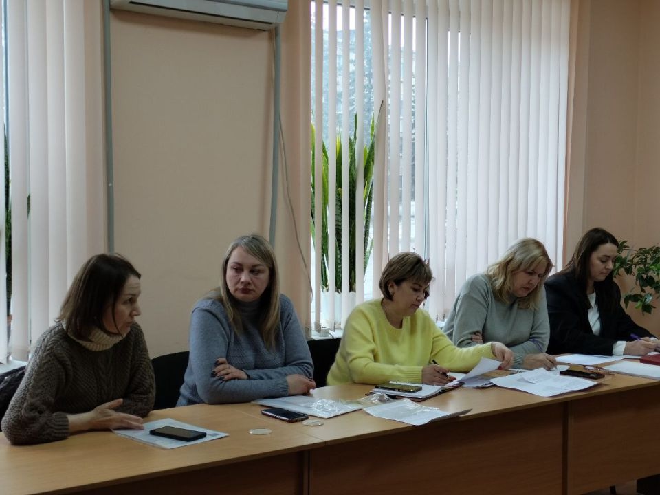Сегодня в Администрации городского округа город Ровеньки прошло очередное заседание рабочей группы по противодействию нелегальной занятости на территории муниципального образования городской округ город Ровеньки Луганской... Сегодня в Администрации городского округа город Ровеньки прошло очередное заседание рабочей группы по противодействию нелегальной занятости на территории муниципального образования городской округ город Ровеньки Луганской...