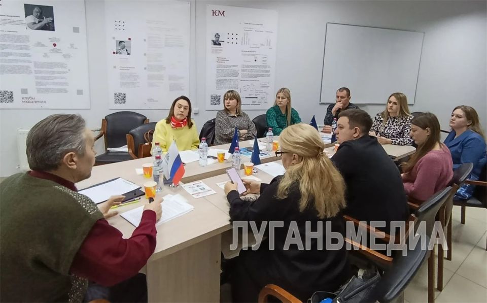 В Луганске прошел круглый стол, посвященный развитию благотворительной деятельности В Луганске прошел круглый стол, посвященный развитию благотворительной деятельности