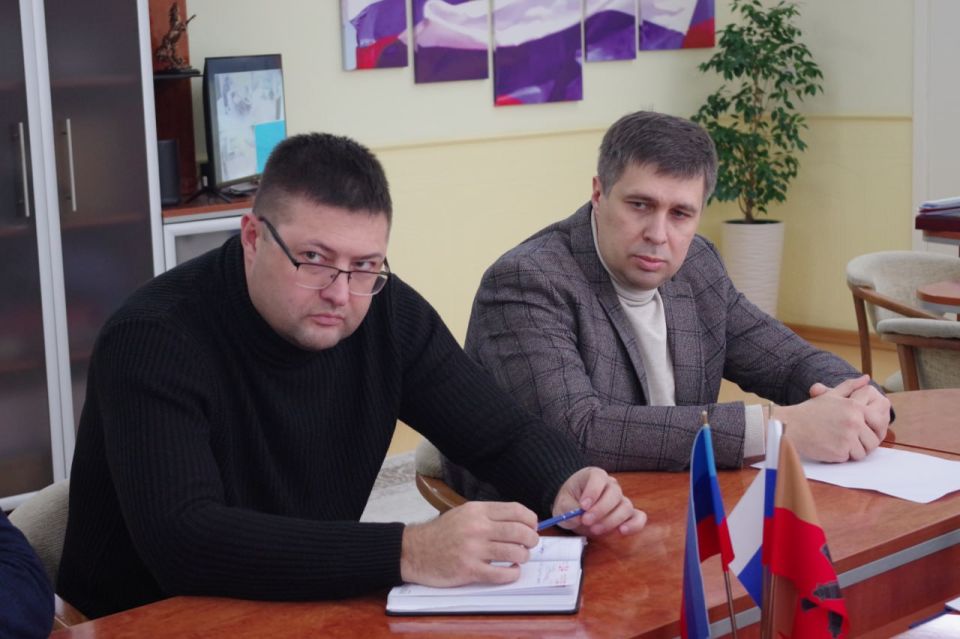 Сергей Крамаренко: Провел рабочую встречу с руководством некоммерческой организации «Единый региональный фонд по управлению многоквартирными домами на территории Луганской Народной Республики» и заместителем директора ГКУ... Сергей Крамаренко: Провел рабочую встречу с руководством некоммерческой организации «Единый региональный фонд по управлению многоквартирными домами на территории Луганской Народной Республики» и заместителем директора ГКУ...