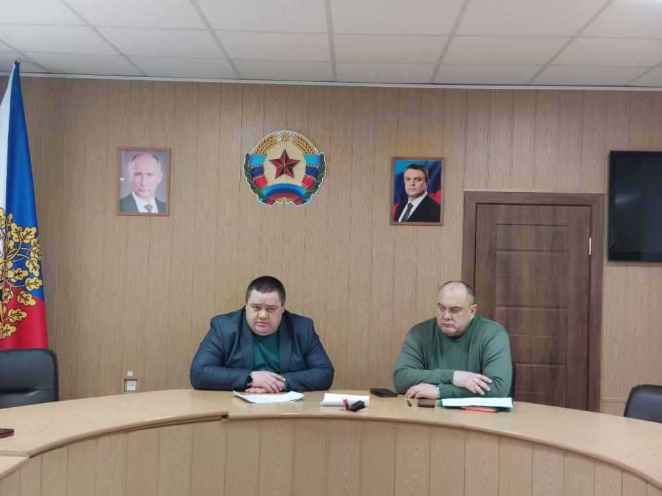Сегодня в городском округе город Ровеньки состоялось аппаратное совещание под председательством Главы городского округа Андрея Рубанцова, посвященное одному из самых острых и социально значимых вопросов – оказанию... Сегодня в городском округе город Ровеньки состоялось аппаратное совещание под председательством Главы городского округа Андрея Рубанцова, посвященное одному из самых острых и социально значимых вопросов – оказанию...