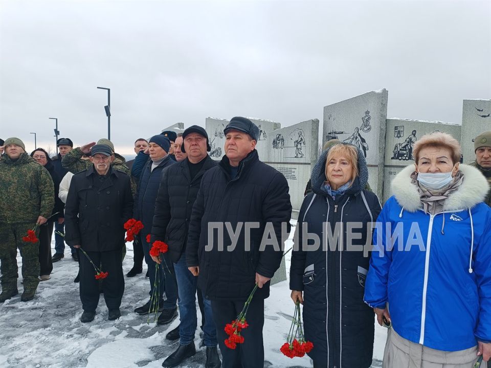 В Станице Луганской прошел митинг, посвященный 4-й годовщине освобождения поселка от киевского режима В Станице Луганской прошел митинг, посвященный 4-й годовщине освобождения поселка от киевского режима