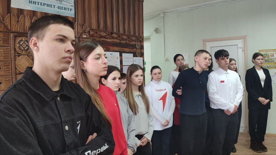 В Славяносербской центральной детской библиотеке проведен Литературный круиз «В единстве народов – сила России!» В Славяносербской центральной детской библиотеке проведен Литературный круиз «В единстве народов – сила России!»