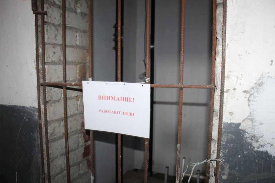 Продолжаются подготовительные работы, направленные на установку нового лифтового оборудования Продолжаются подготовительные работы, направленные на установку нового лифтового оборудования