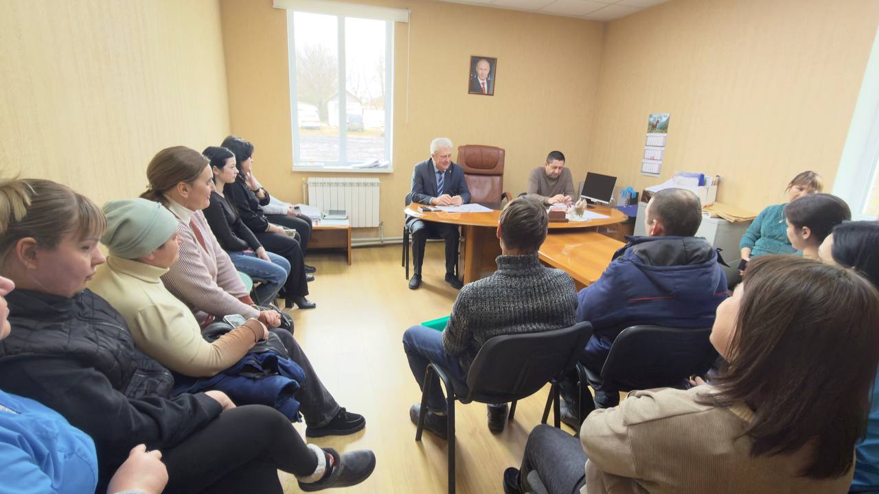 Сергей Козенко: Провел выездную рабочую встречу с коллективом ООО «АГРОПТАХА» Сергей Козенко: Провел выездную рабочую встречу с коллективом ООО «АГРОПТАХА»