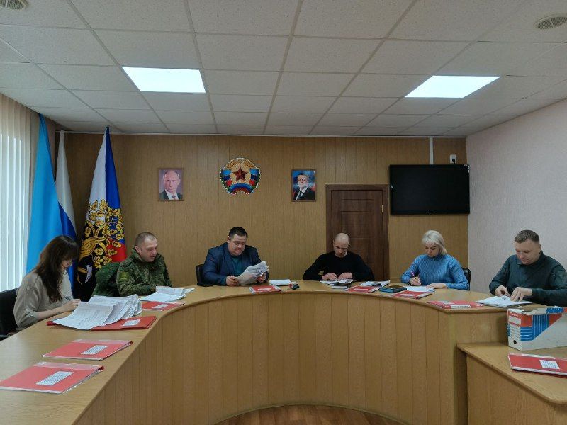 Сегодня Глава городского округа муниципальное образование городской округ город Ровеньки Луганской Народной Республики Андрей Викторович Рубанцов провел заседание призывной комиссии, которое состоялось в Администрации... Сегодня Глава городского округа муниципальное образование городской округ город Ровеньки Луганской Народной Республики Андрей Викторович Рубанцов провел заседание призывной комиссии, которое состоялось в Администрации...